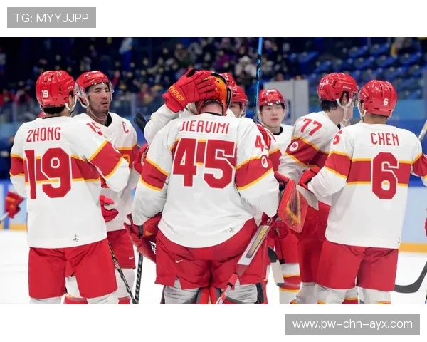 冰球队伍提升围板争夺能力，训练强度显著加大